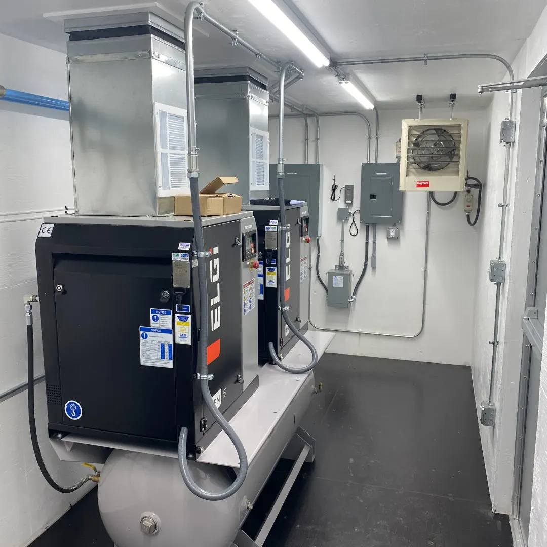 Mobile engineered solution for landfill with compressed air equipment packaged inside